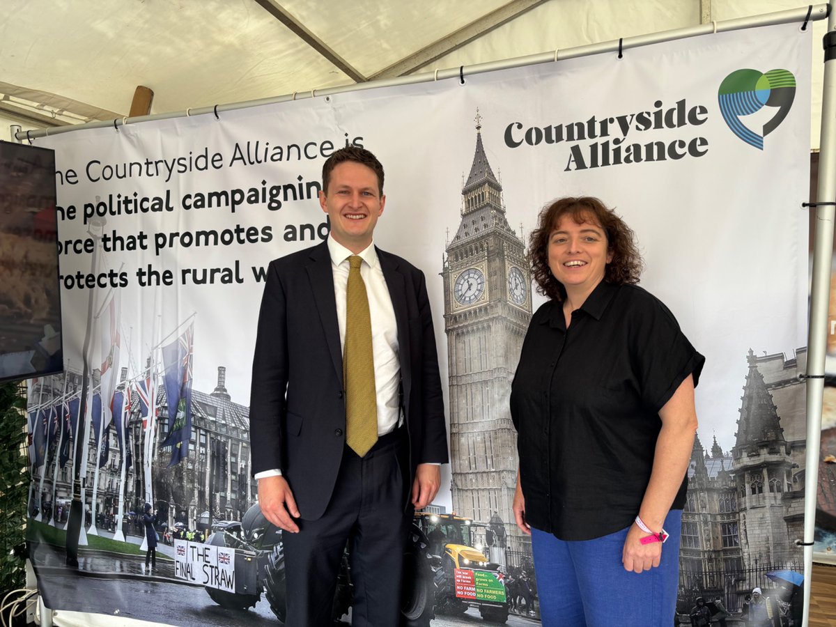 CAevs's tweet image. Thanks @LibDemDavid for popping by today and re-iterating your support for the undergrounding of electricity cables and for raising concerns about other issues linked to the anti-pylon campaign. Thanks for all your work on this.