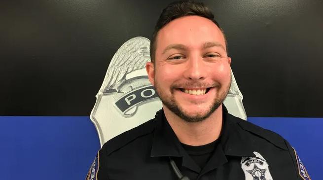 IAMJADEJACKSON's tweet image. IMPD Officer Nicholas Cauley was arrested last Friday but bailed out the next day & Now, a probable cause affidavit for his arrest reveals the reason he's being charged with 2 counts of official misconduct & harassment of a woman. @IMPDnews
READ MORE: indystar.com/story/news/cri…