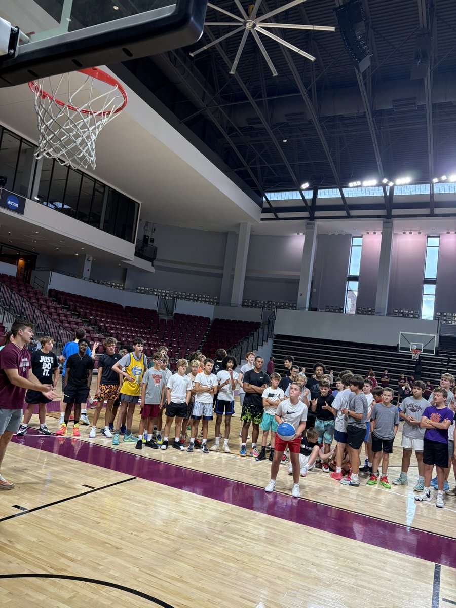 RoanokeMBB's tweet image. Session 2️⃣ of Roanoke Basketball Camp is officially underway!!