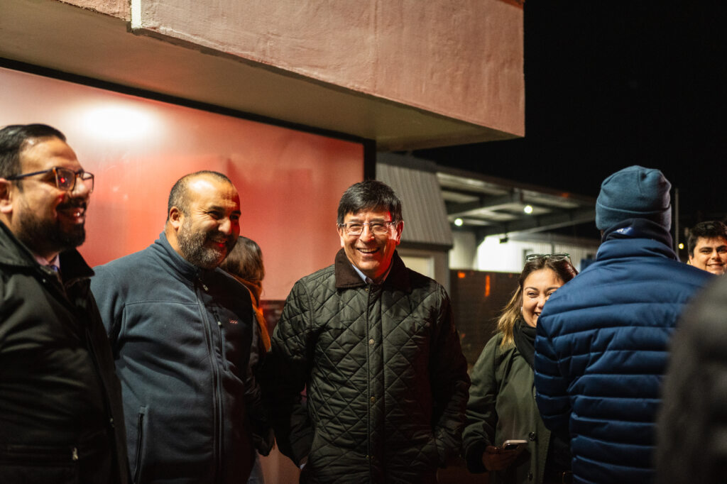 Queríamos compartirles más momentos de lo que fue el histórico primer cruce de Biotren por el nuevo puente ferroviario sobre el río Biobío. 🚄🌉

Un hito lleno de emoción junto al Ministro de Transportes, autoridades regionales, trabajadores de EFE y la constructora Sacyr.