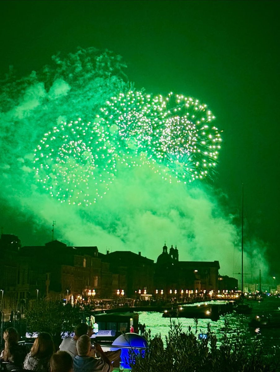 The Venetian sky lit up with a dazzling fireworks display in celebration of Festa del Redentore, seen from the deck of the #SSLaVenezia 🎆
 
#ExploreUniworld
📷 IG: Cruise Manager Gyongyi
