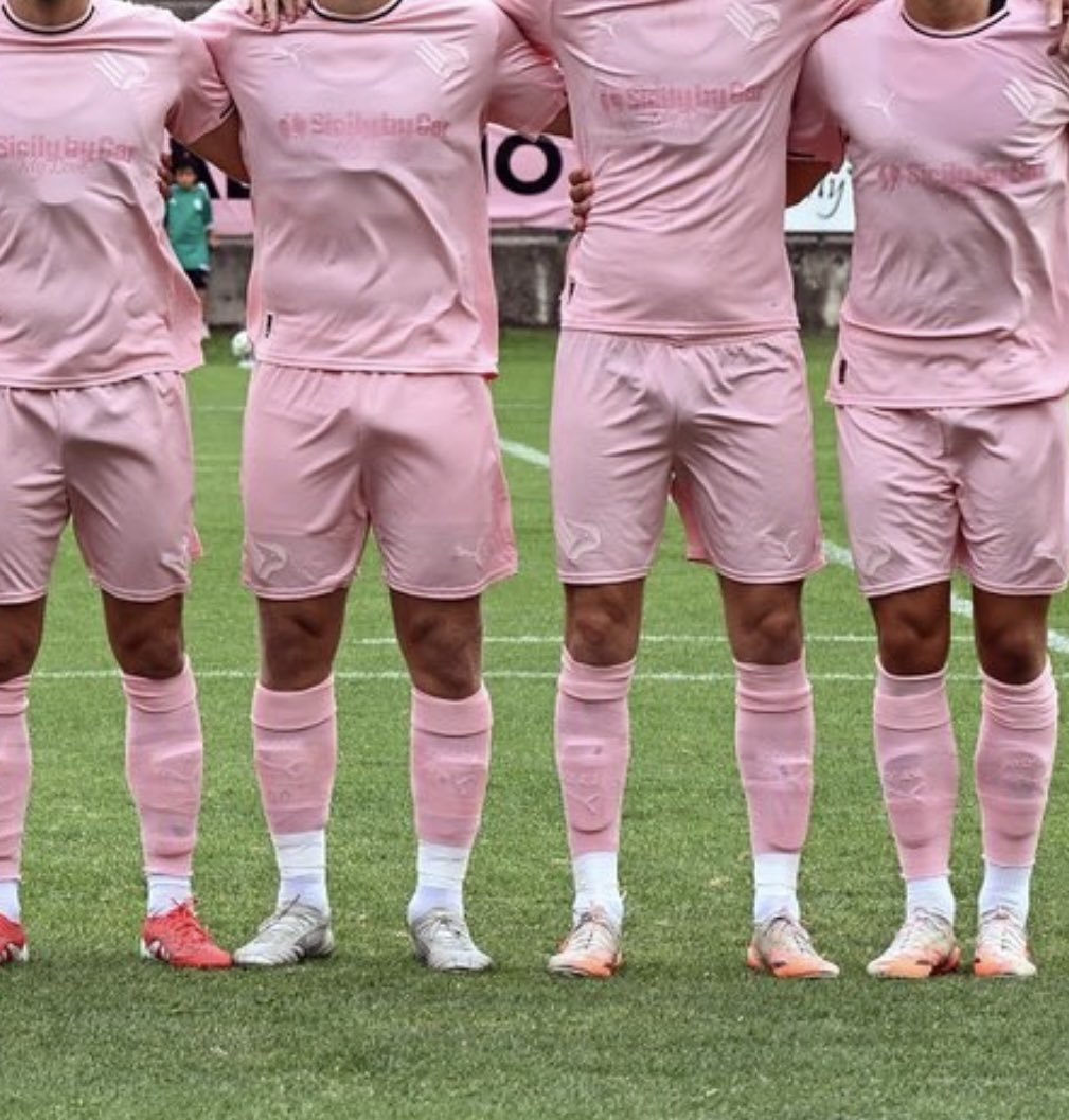 CalcioEngland's tweet image. Hope I’m not being weird here…but what is up with the cut of those #Palermo shorts?!