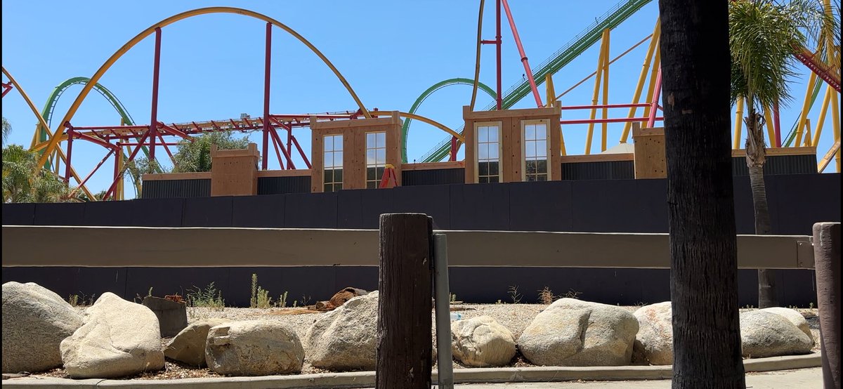 TLEVmedia's tweet photo. Six Flags Fright Fest is cooking up something NEW for this year! #frightfest #frightfestextreme #sixflags https://t.co/bY1tr6Z482