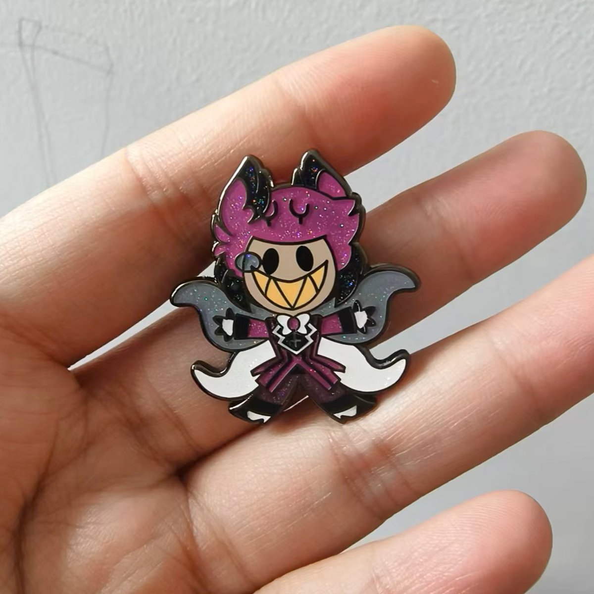IDPollution's tweet image. Manu finished a few samples from the pride set!
I love these little sparkly doofs ✨
(The pink tint on Luci's face is from a reprint they didn't clean up and can be ignored)
#hazbinhotellucifer #habinhotelalastor #hazbinhotel