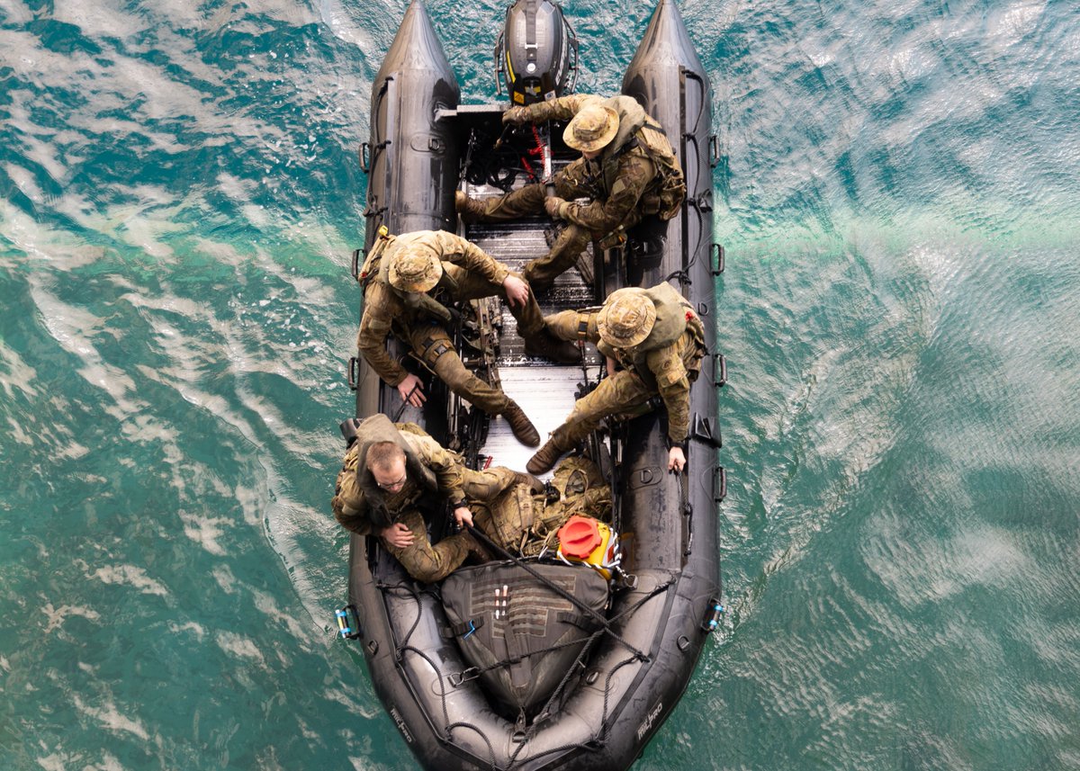 DefenceAust's tweet image. 2RAR in their element 🌊 The @AustralianArmy's Amphibious Force, 2nd Battalion, Royal Australian Regiment, departed the vehicle deck of HMAS Choules to conduct amphibious operations in Zodiac Rigid Hull Inflatable Boats as part of Exercise @TalismanSabre 2025.
#YourADF…