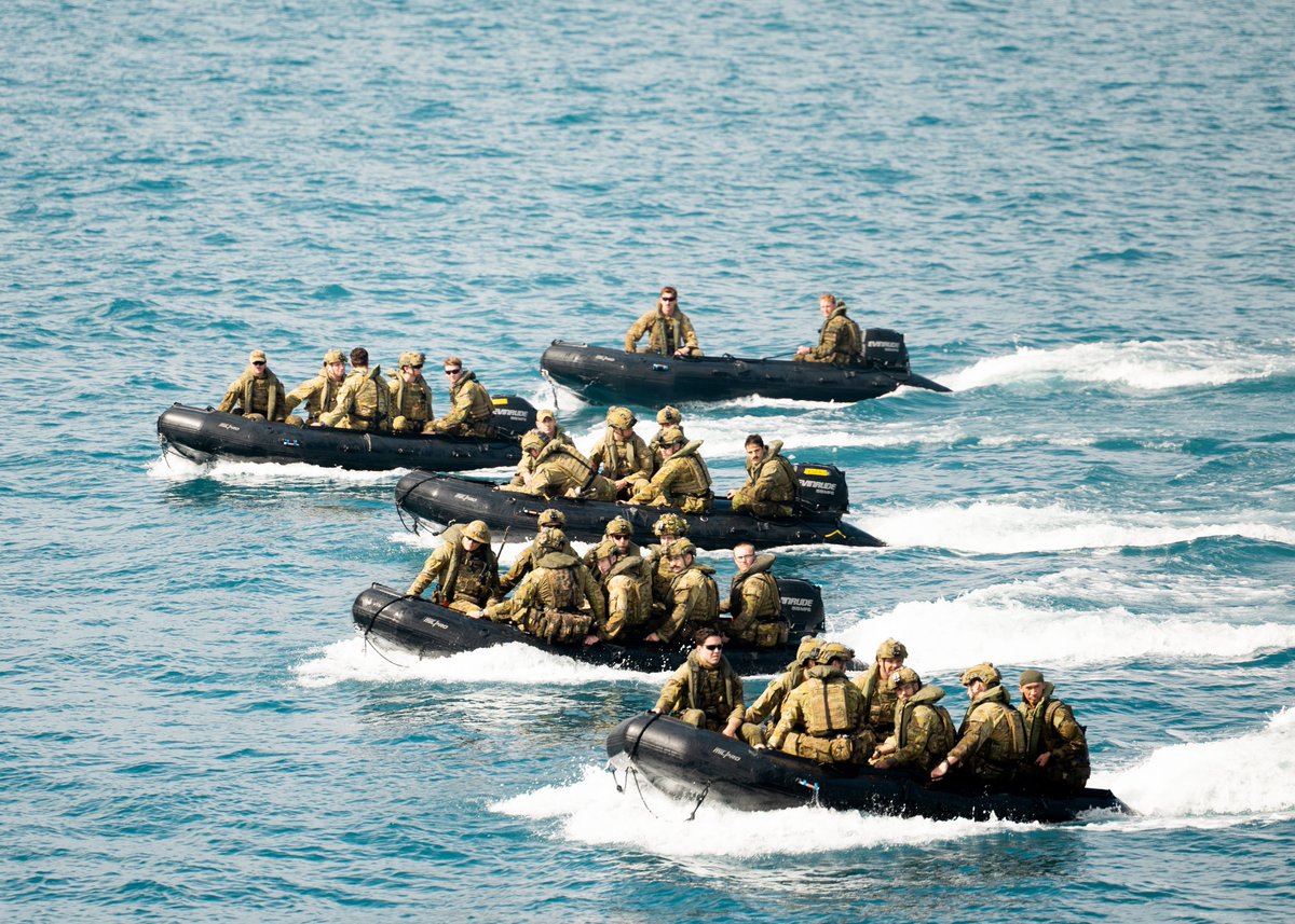 DefenceAust's tweet image. 2RAR in their element 🌊 The @AustralianArmy's Amphibious Force, 2nd Battalion, Royal Australian Regiment, departed the vehicle deck of HMAS Choules to conduct amphibious operations in Zodiac Rigid Hull Inflatable Boats as part of Exercise @TalismanSabre 2025.
#YourADF…