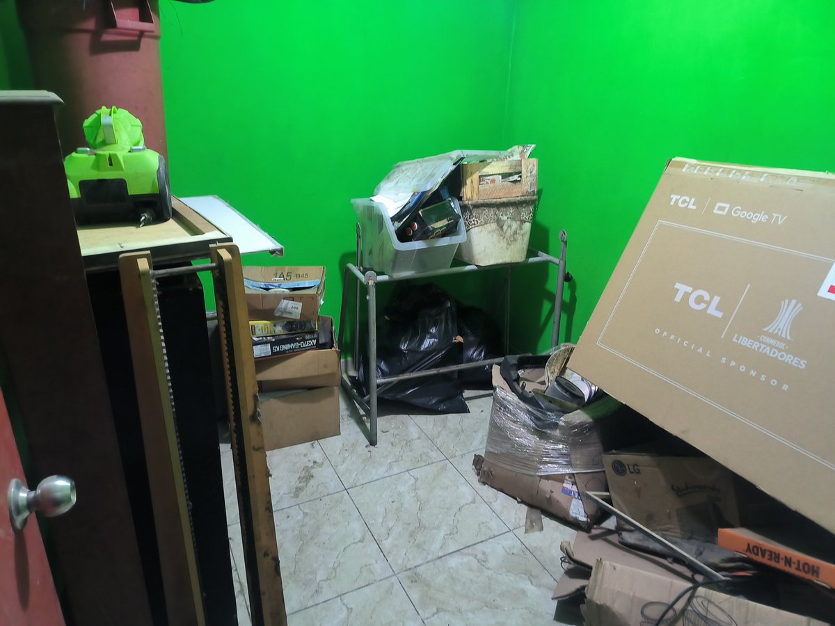 fernandomerino's tweet image. Bueno, más de 6 meses después de mudarme a #PuentePiedra, este fin de semana terminé la primera clasificación de todos los bultos y cajas que traje de mi depa en Miraflores. Ahora todo está a la mano y con cierto orden como para definir su ubicación final. #ArribaPeru