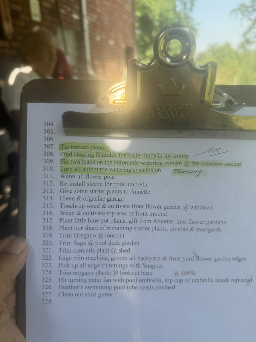 ZitoSalena's tweet image. Me: “Dad what are you working on here”
Dad: “here’s my list”
Me: “😳”