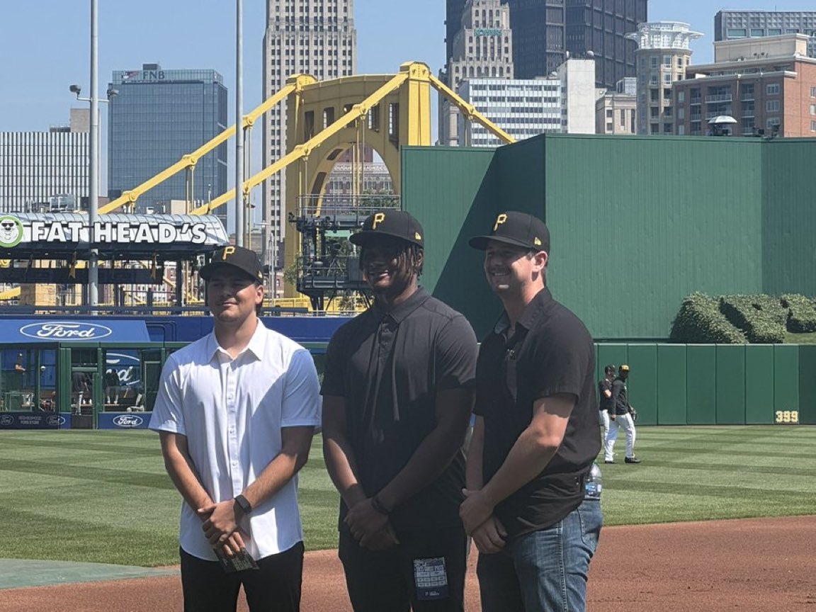 AlScott1998's tweet image. Former @FresnoStateBSB teammates turned Pittsburgh Pirates Murf Gray and Jack Anker are at PNC Park today.

📸: @colin_beazley