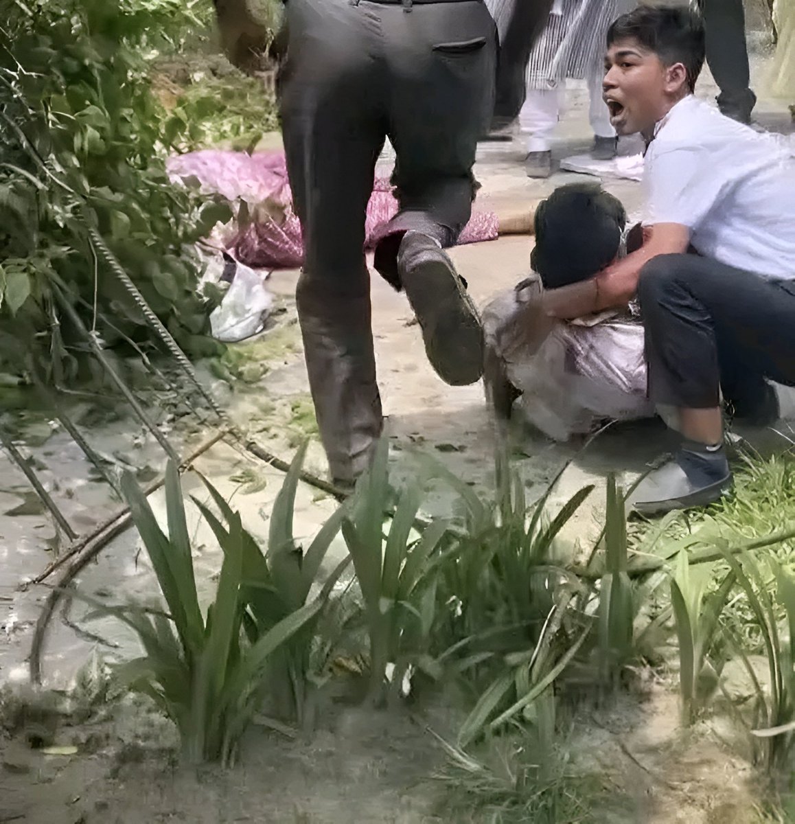 Urs_Truly_Aayan's tweet image. Ends of a true Friendship 🥲
Our thoughts and prayers are with everyone affected by the tragic aircraft crash at Milestone College.
No student should ever have to face such horror in a place meant for safety and learning.
#MilestoneCollege
#planecrash #BangladeshPlaneCrash