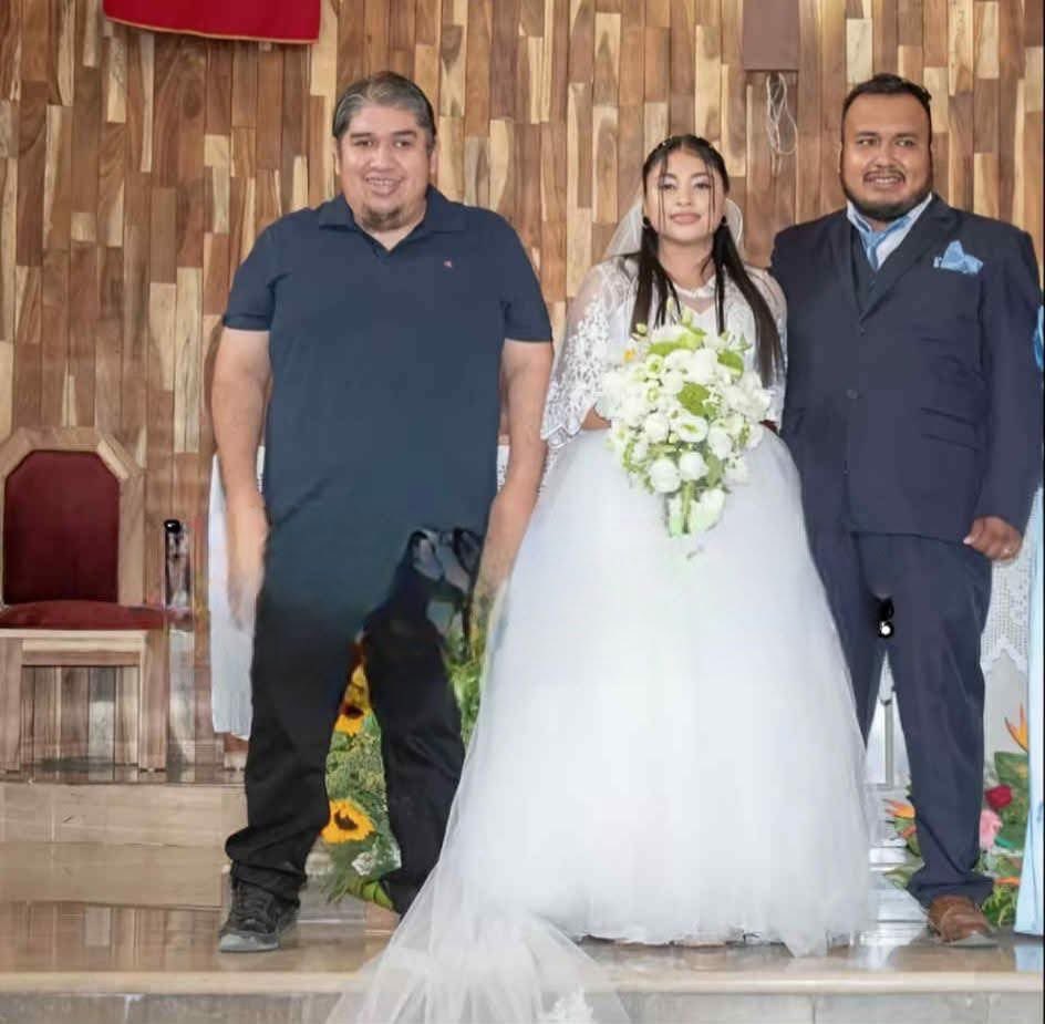 Palace_gio's tweet image. Me at my buddy’s wedding after telling him to dump her