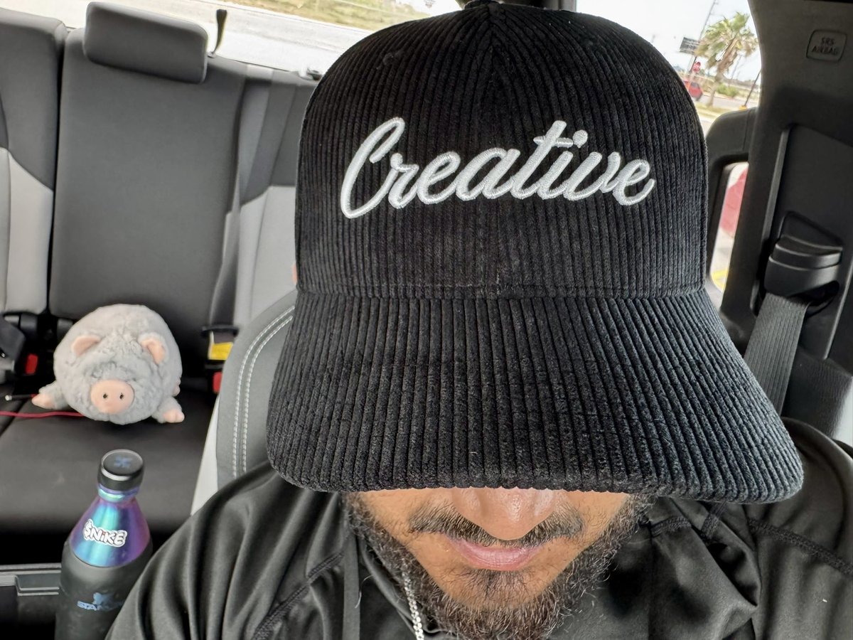 chefrecklessdj's tweet image. forever a Creative!🦀
loving the cap @garyvee!
picked up a couple so i can wear & tear one❤️
much love to the @veefriends community ❤️🚀👑
