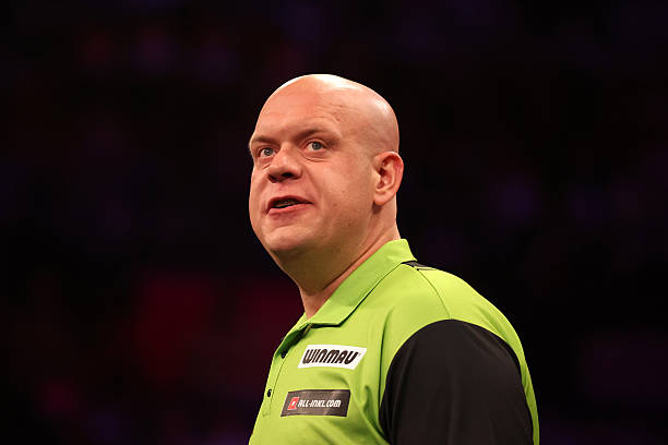 talkSPORT2's tweet image. π¨ Van Gerwen wins!
A 10-6 win for MVG over van Barneveld but still plenty of work to do after a mixed performance!
Up next is our final game of the night as Ross Smith faces Josh Rock!π―
Join:
ποΈ @MarkWilsonRadio
ποΈ @TheAsset180
Listenβ‘οΈ talksport.com/play/talksport2