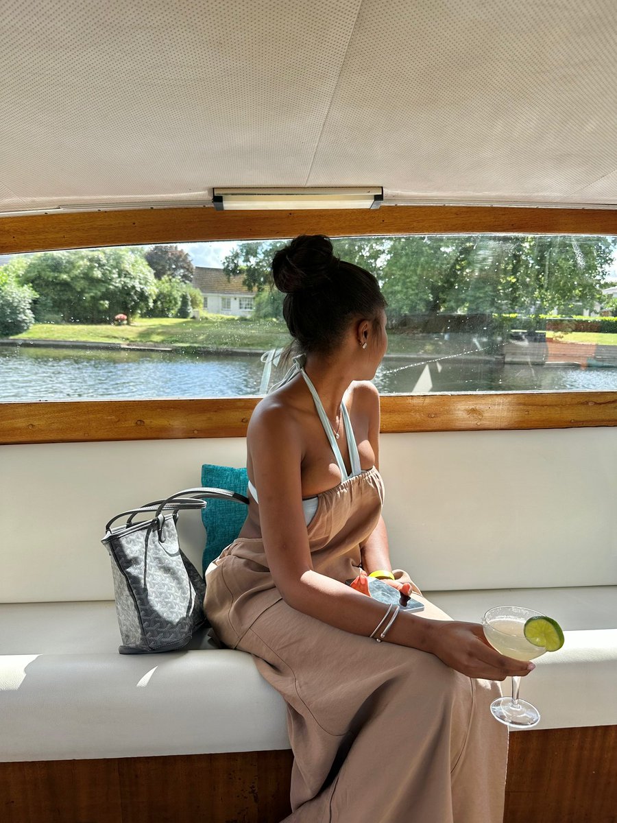 belleofthebludclart tweet media