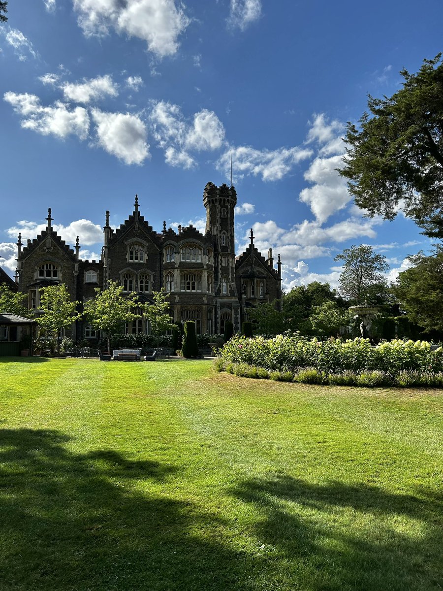 belleofthebludclart tweet media