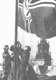 Deeteem1's tweet image. Nazis raising a flag over Wawel Castle in Krakow, Poland. That must have been heartbreaking to see, but thank God they didn’t destroy the city.
