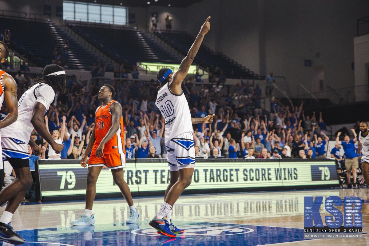 MrsTylerKSR's tweet image. Archie Goodwin hit the game-winner for La Familia Sunday, but all he could think about were the shots he missed (6-14 FG, 2-9 FT).
"I’ve never shot free throws this bad in my life...I’m gonna go shoot some after we leave here."
on3.com/teams/kentucky…