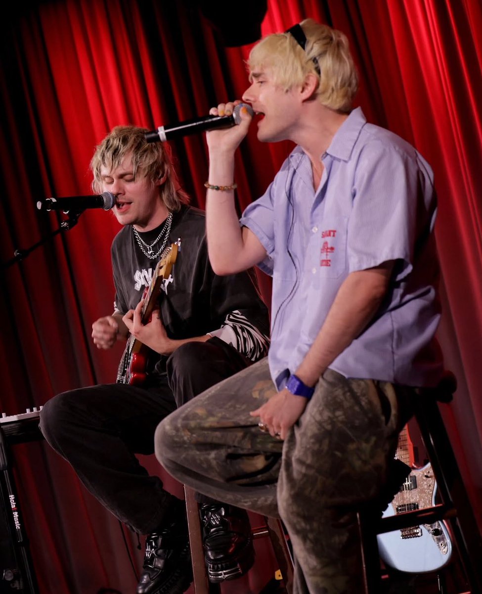 michael clifford contents ⭐️ tweet media