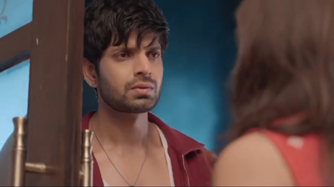 ocean_islove's tweet photo. Like seriously, just look at them, who would believe they’re “not in love” yet?Ayaan’s eyes, Meera’s gaze… it’s all there. No words needed. They already feel like soulmates ❤️

The chemistry is literally flying off the screen it’s in every look, every pause.
 #AyRa #AamiDakini https://t.co/pzLJOVAUkT