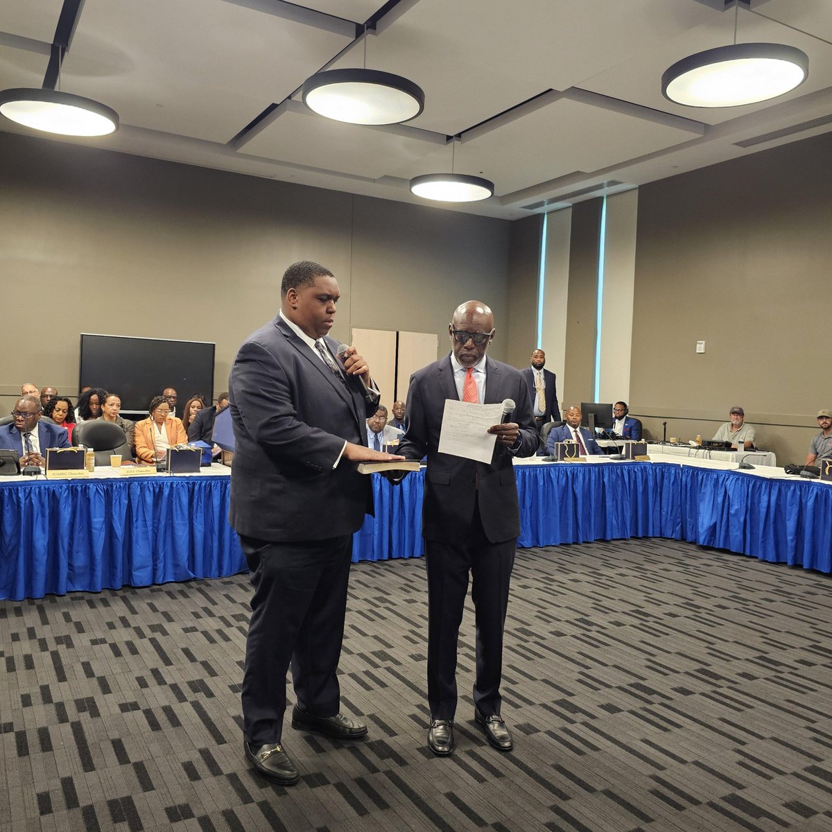SouthernU_BR's tweet image. Congratulations to Aaron Manzy, a third-year law student at @SouthernULaw, who was installed as the student board member during Friday’s Southern University System Board of Supervisors meeting!
He currently serves as president of the Student Bar Association.
#WeAreSouthern