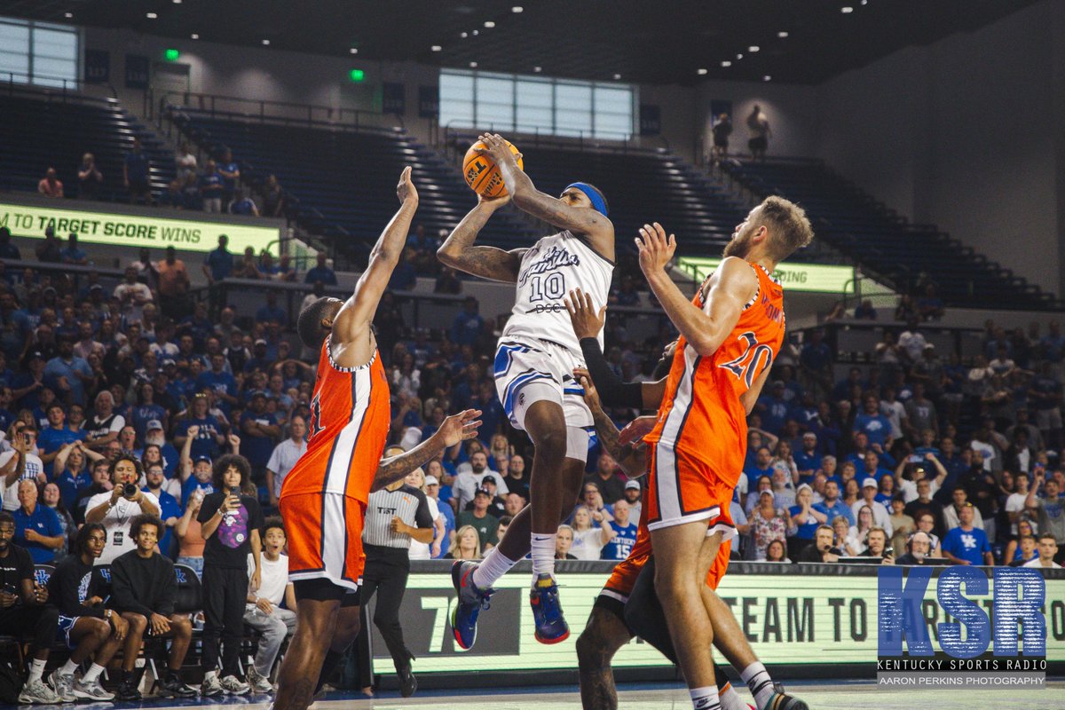 MrsTylerKSR's tweet image. Archie Goodwin hit the game-winner for La Familia Sunday, but all he could think about were the shots he missed (6-14 FG, 2-9 FT).
"I’ve never shot free throws this bad in my life...I’m gonna go shoot some after we leave here."
on3.com/teams/kentucky…