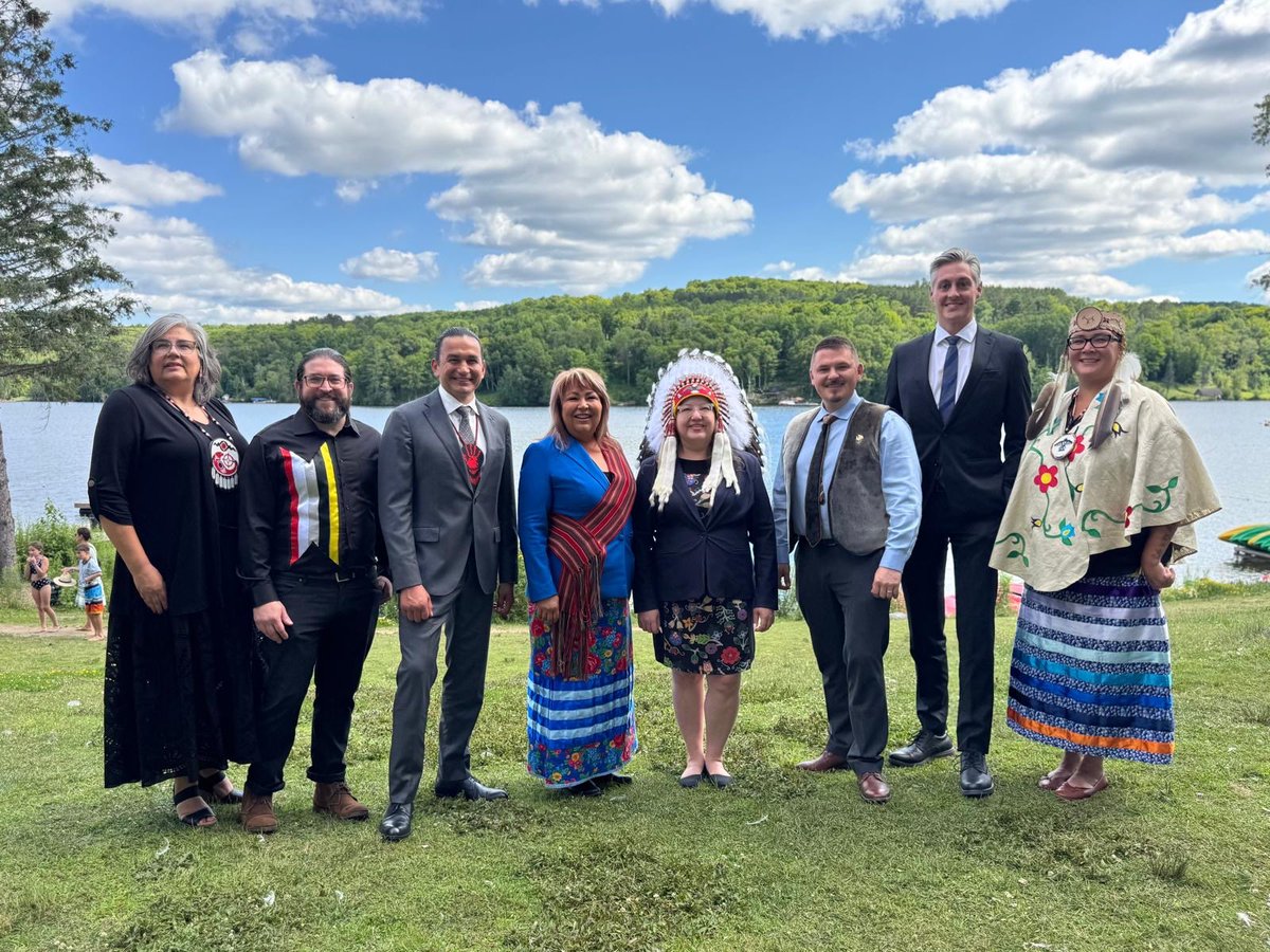 j_akeeagok's tweet image. Ublumi ilauqatigijatka Hivuliqtiqatitka aqhuungnaktumun uqaqatigijaujuqhanut Hivuliqtiit Kanatap Nunarjuap Nunaqaqqaarhimajunut Timiqutiujunut. Tugaaqhimajavut maniliurnikkut pivalliadjutit mamittinirmikkutlu.