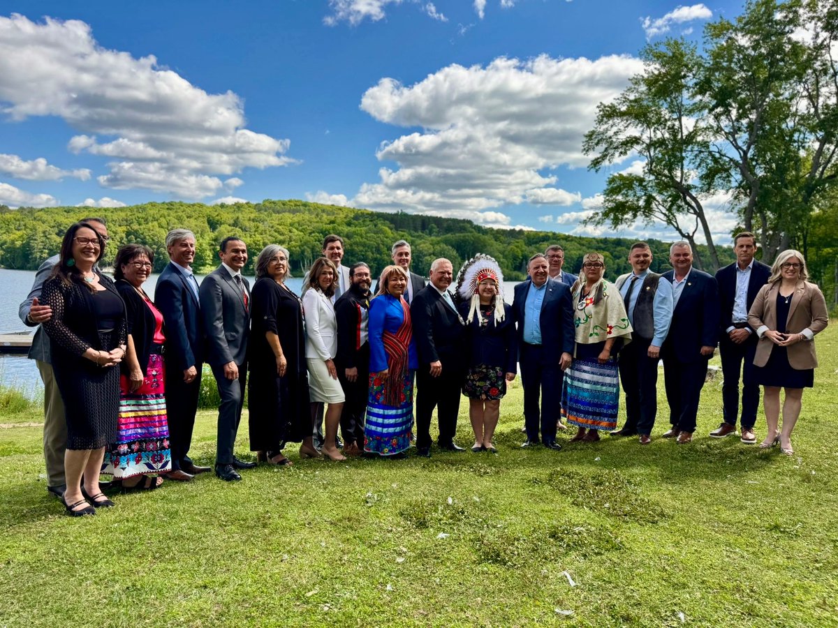 j_akeeagok's tweet image. Ublumi ilauqatigijatka Hivuliqtiqatitka aqhuungnaktumun uqaqatigijaujuqhanut Hivuliqtiit Kanatap Nunarjuap Nunaqaqqaarhimajunut Timiqutiujunut. Tugaaqhimajavut maniliurnikkut pivalliadjutit mamittinirmikkutlu.