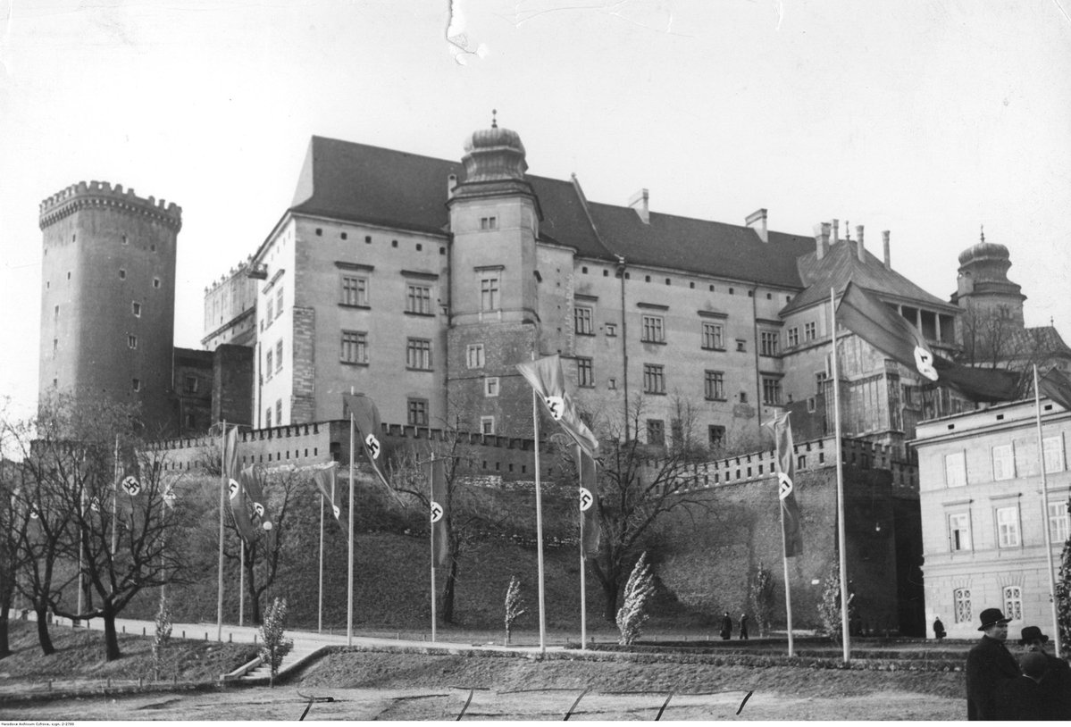 Deeteem1's tweet image. Wawel Castle in Krakow, Poland, under German Nazi occupation.