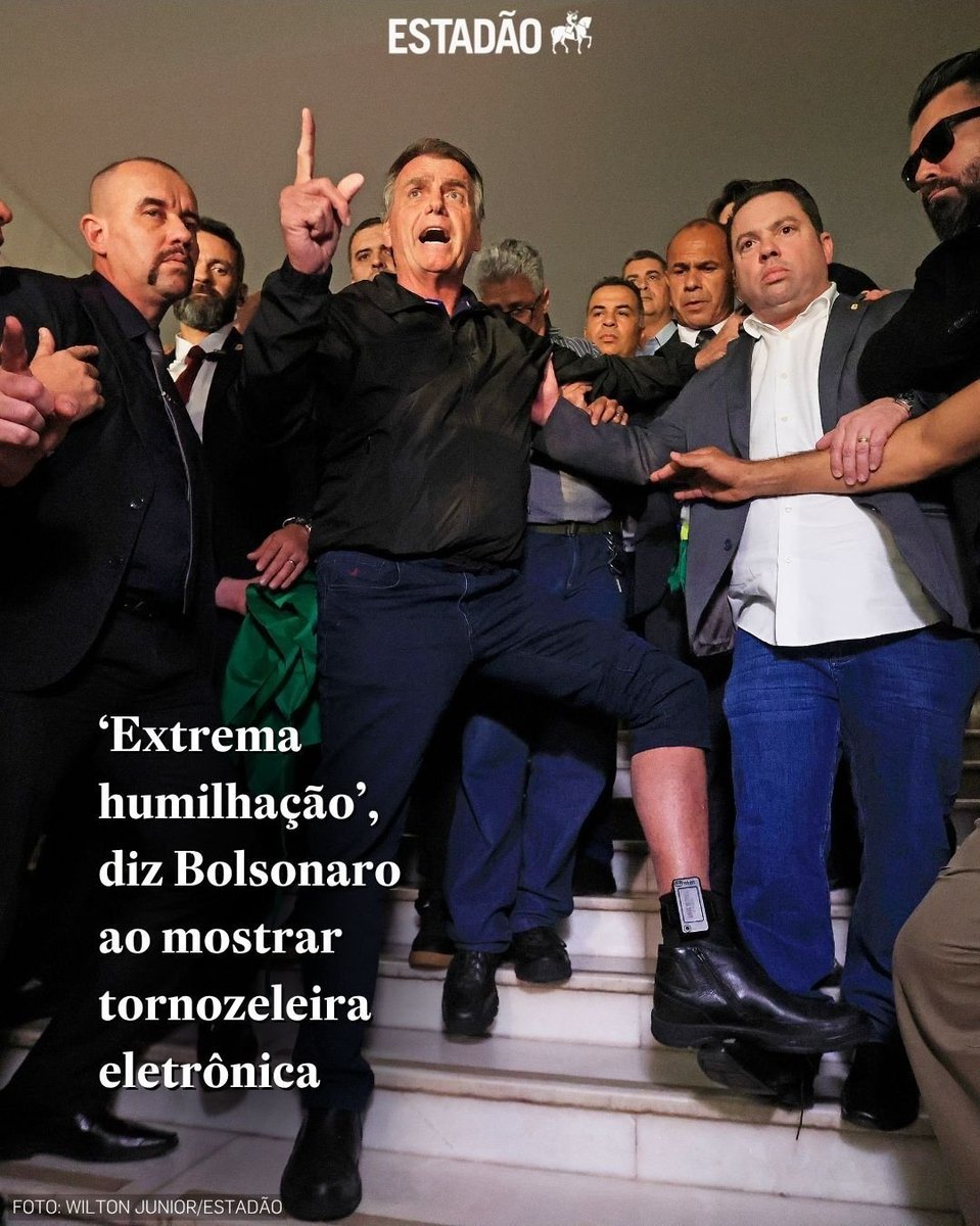 REINALDOSROD's tweet photo. @roxmo Mostrou a tornozeleira e ainda fez o L 😂🤣🤣🤣 https://t.co/AUefLKsP7W
