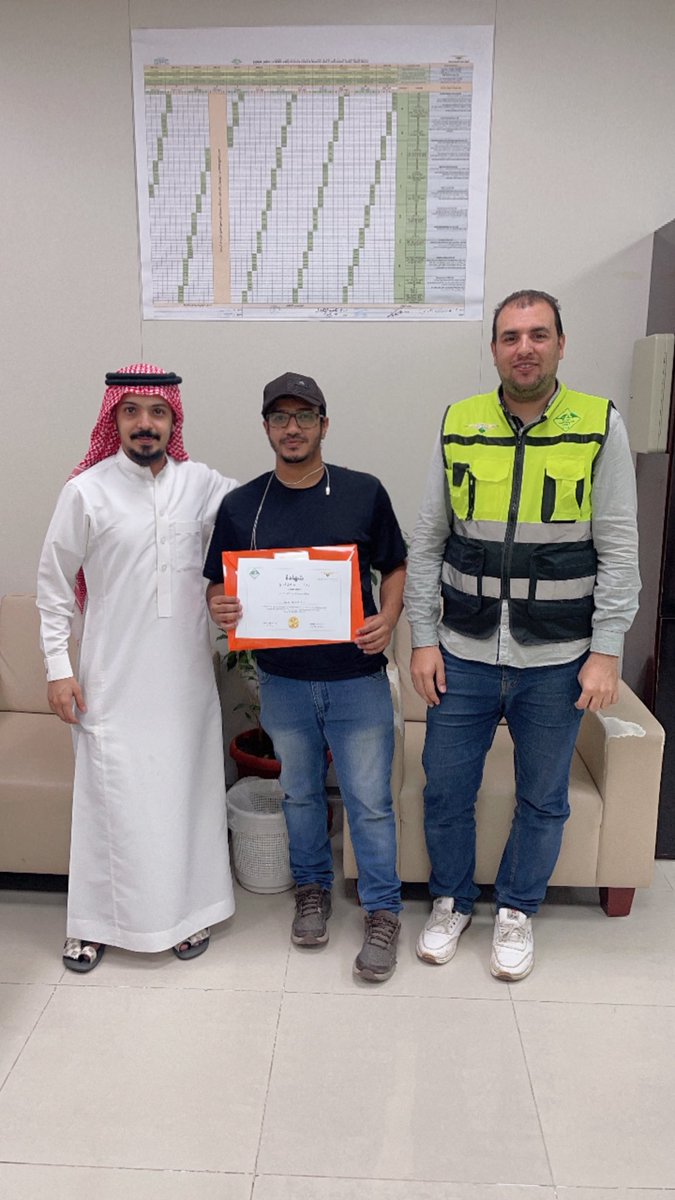 من باب التقدير والثناء قمت بتكريم بعض الزملاء بمناسبة نجاحهم وتميزهم ولله الحمد بموسم الحج لعام ١٤٤٦هـ …