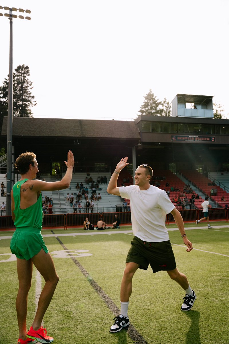 OregonTF's tweet image. ICYMI: Big time performances at the Stumptown Twilight this weekend.
Şilan Ayyildiz: 4:05.71 in the 1500m (UO No. 2 All-Time)
Evan Dorenkamp: 3:37.03 1500m
Elliott Cook: 1:45.26 in the 800m (UO No. 8) #GoDucks