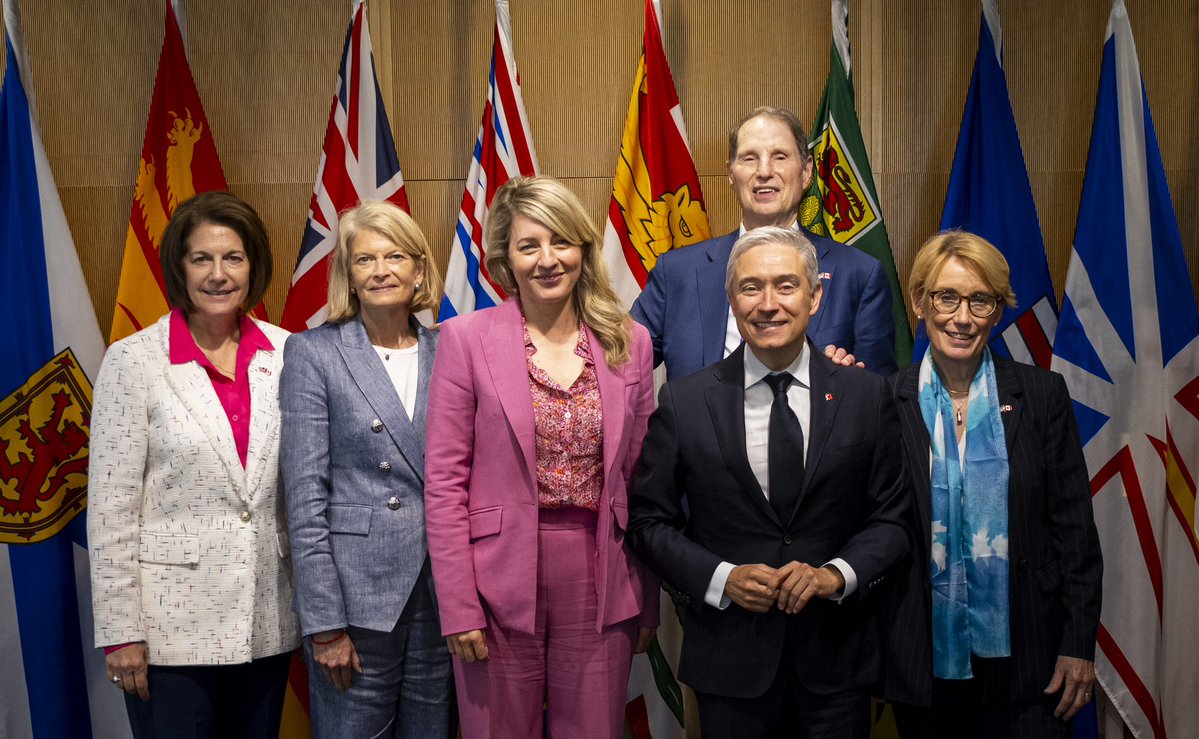 melaniejoly's tweet image. Ce fut un plaisir de rencontrer la délégation bipartisane de sénateurs américains pour échanger sur le commerce Canada–États-Unis et sur notre partenariat économique qui soutient la prospérité et la stabilité de nos deux pays.