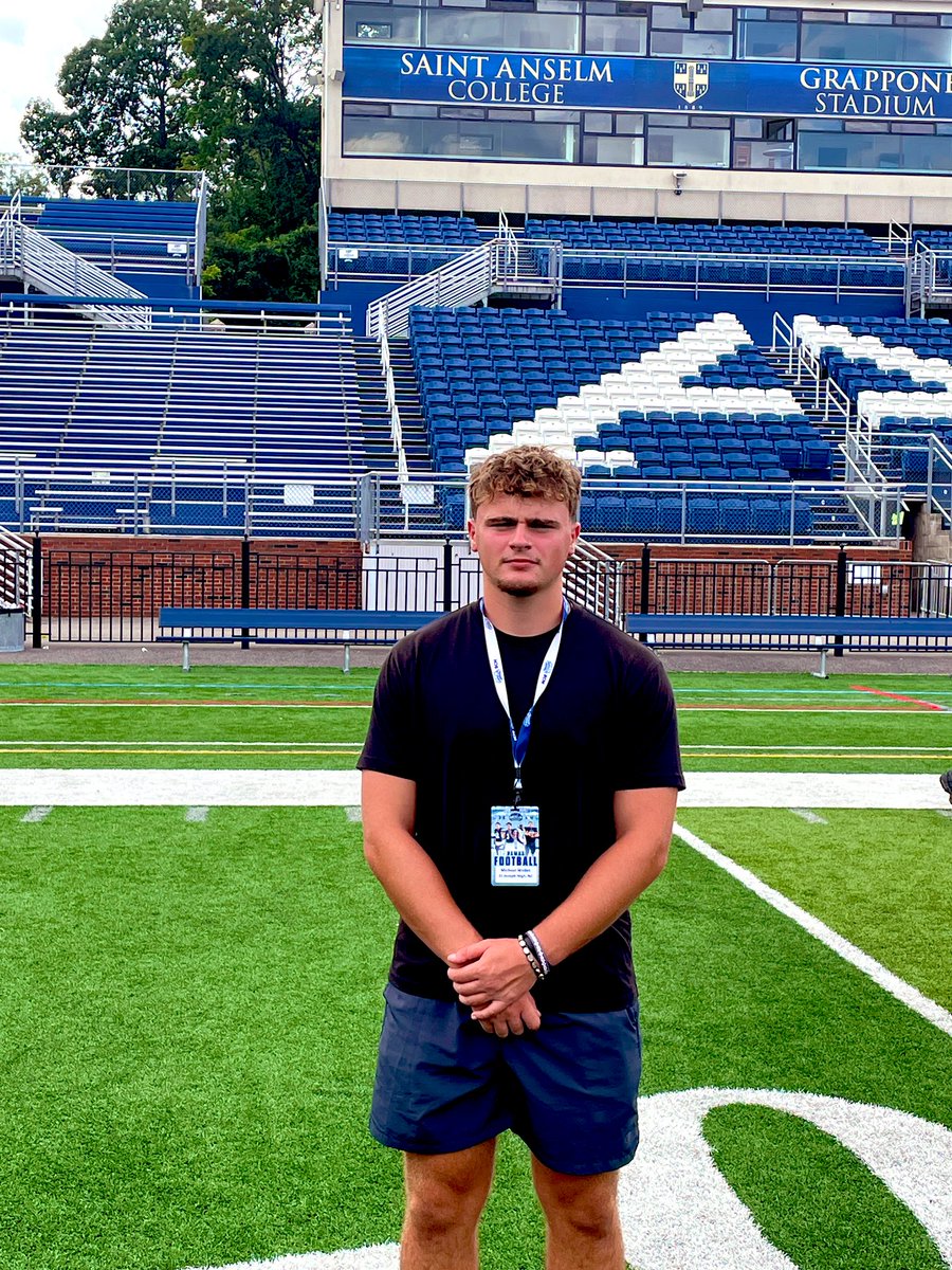 Michael_Wellet's tweet image. Thanks to Coaches Adam, Bick &amp;amp; Braine for the invite &amp;amp; taking time to talk with me yesterday. #BCM. @CoachJoeAdam @CoachBraine @Coach_Bick @STAHawksFB @StJosephFB @TeamGetBodied @mfarrellsports @FarrellPromo @damehova9 @ScoutNickP @DebraWellet