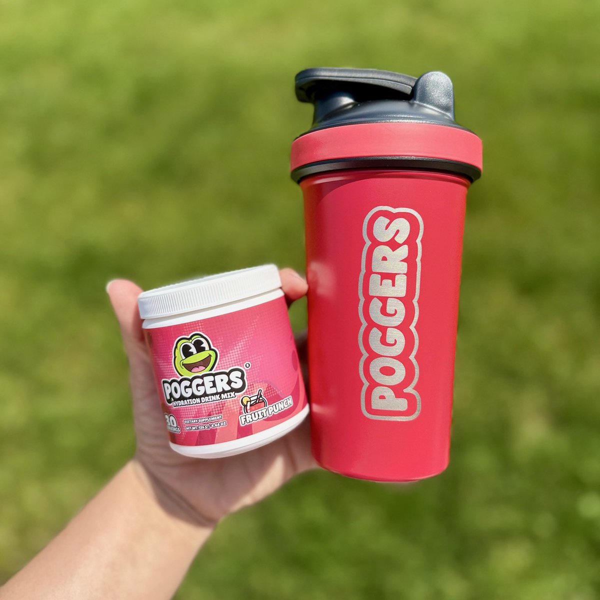 PoggersShop's tweet image. Perfect duo to combat the summer heat!
🏹 shop.poggers.shop/products/red-s…
