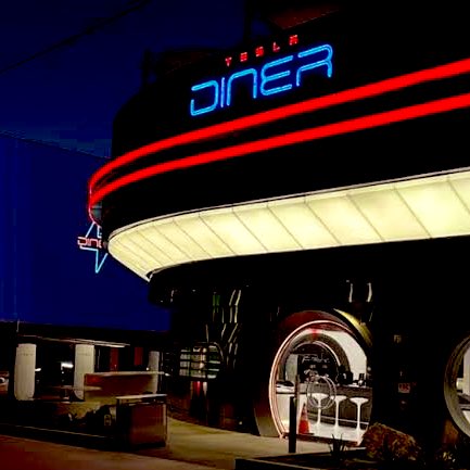 muskonomy's tweet image. 🚨BREAKING: Full Tesla Diner Menu & Prices 📋
Open 24/7 at 7001 Santa Monica Blvd, West Hollywood.
👇 Full breakdown:
BURGERS & SANDWICHES
• Tesla Burger – $13.5
1/3 lb. prime Brandt Beef, New School American cheese, lettuce, caramelized onions, pickles, Electric Sauce,…