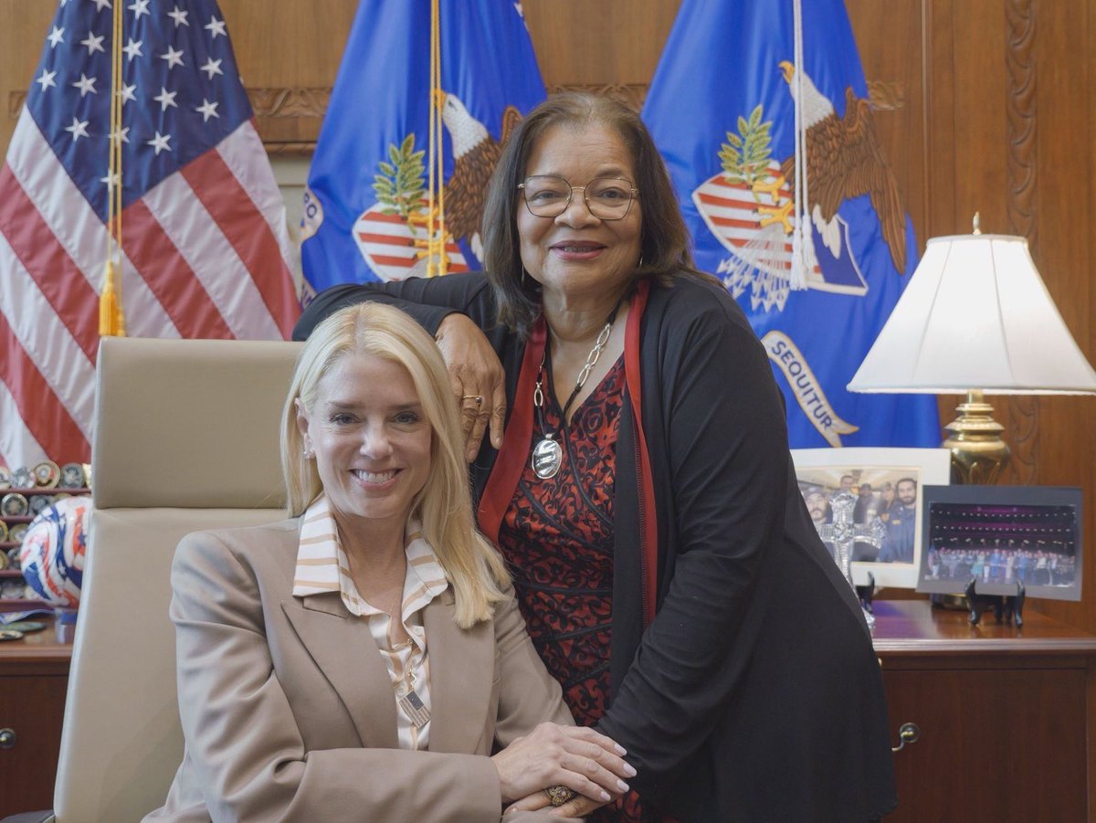 AGPamBondi's tweet image. Great to spend time with Dr. Alveda King today before the release of the MLK Jr. files. Her uncle, Martin Luther King Jr.‘s, dream still lives on today in our great nation.