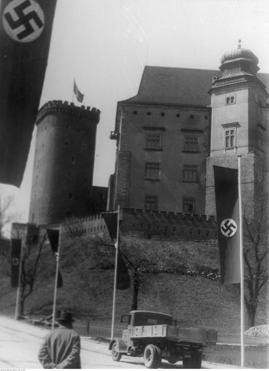 Deeteem1's tweet image. The entrance to Wawel Castle in Krakow, Poland under German Nazi occupation.