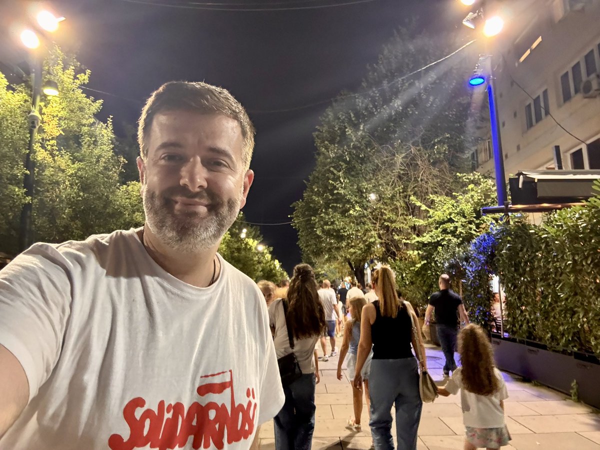 DSGashiRKS's tweet image. 🌃 From 🇽🇰’s Liri, Pavarësi (Freedom, Independence) in Warsaw to 🇵🇱’s Solidarność (Solidarity) in Prishtina. Greetings from #Kosova’s capital—in the summertime it’s *the city that hardly sleeps*!