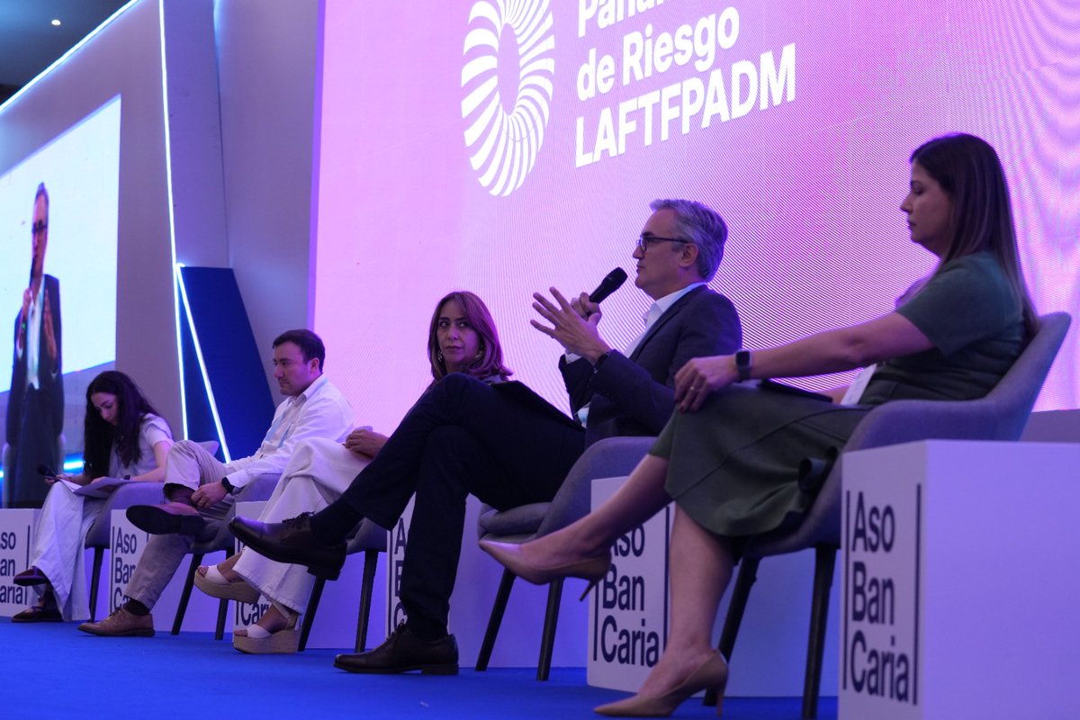Holland_Knight's tweet photo. Juan Felipe Fontecha Mejía, abogado de #derechofinanciero, participó en el 24° Congreso Panamericano de Riesgo #LAFTFPADM, donde habló sobre la implementación del sistema de #openfinance en #Colombia. Gracias a @Asobancaria por organizar este gran evento. #HKColombia #HKLatAm https://t.co/s1mKvxAUOv