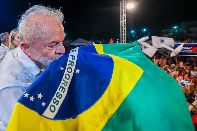 K_rol1n4's tweet image. CHUVA DE LULA