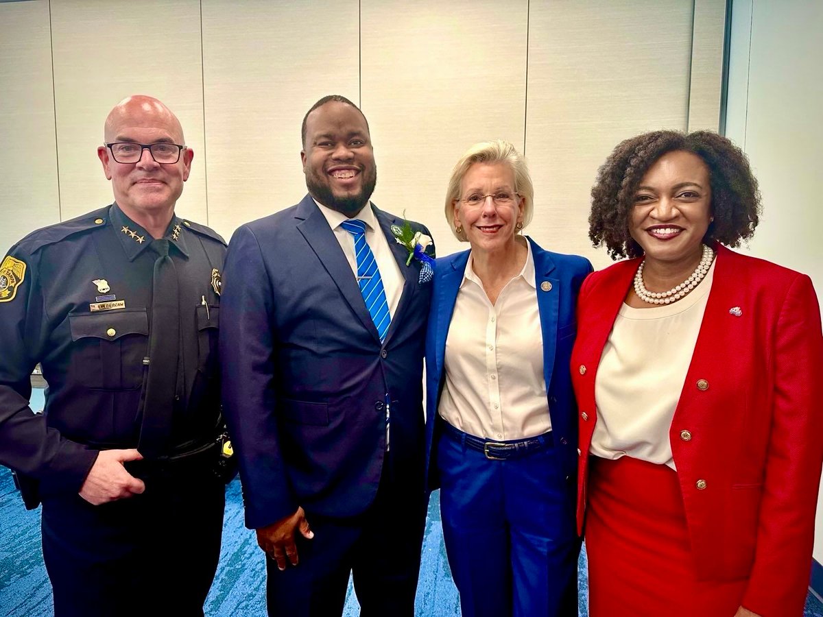 FentriceForFL's tweet image. Had a wonderful time welcoming Phi Beta Sigma Fraternity, Inc to Tampa for their 2025 Conclave! Thank you for bringing your theme of Dream BIG, Act BOLD, and Always BELIEVE to uplift so many businesses and young people in our community. It’s also always wonderful to see Elsie…