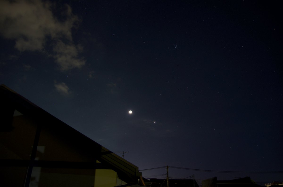 sinn_dk's tweet image. #月 #空ネット #アサソラ #おはよう
月齢:26.4
撮影:04:03~
1~2-月の近く右下の方に明るい #金星、少し離れた上の方に #プレアデス星団
3-月(#地球照)と金星
4-月(デジタルズーム込み85X)