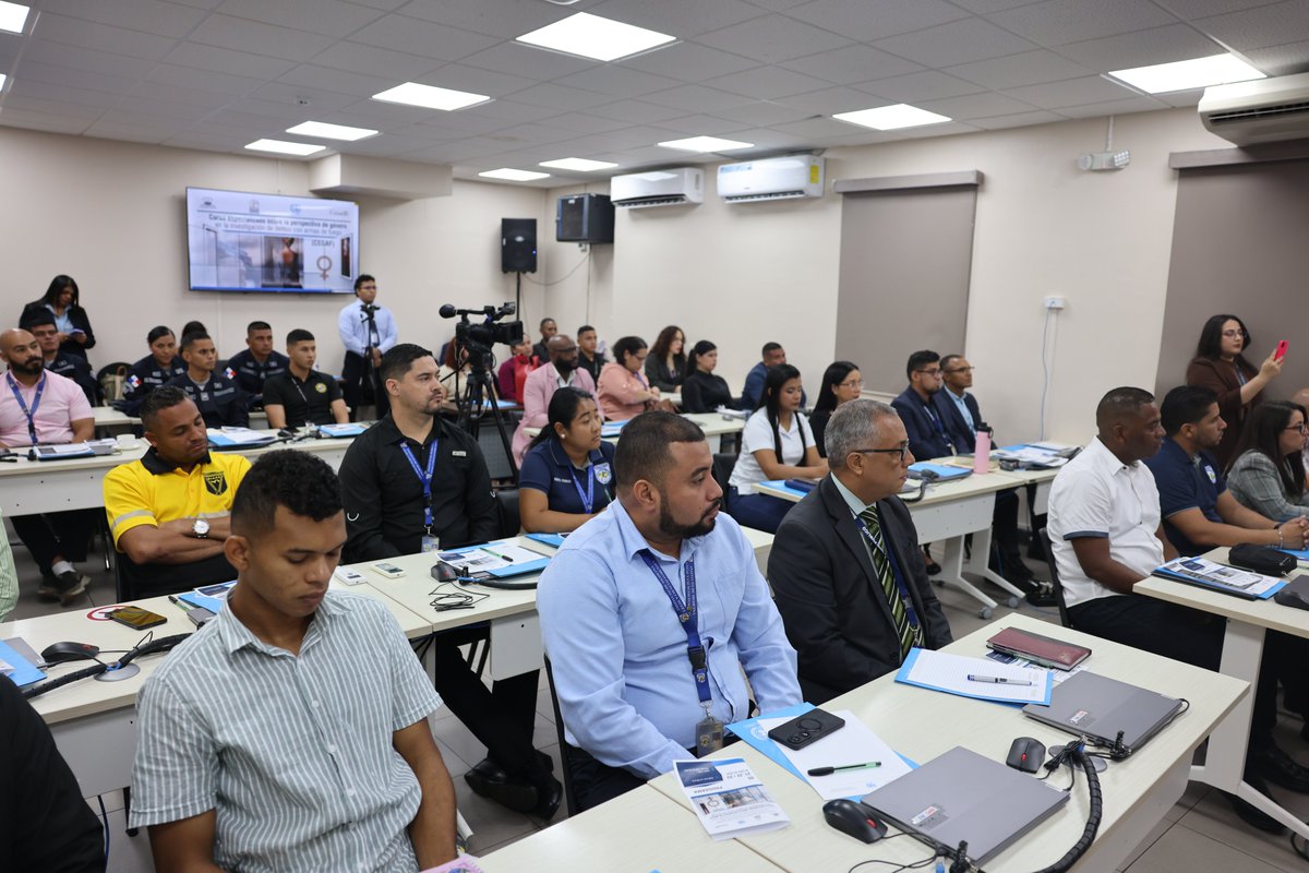 UNLIREC's tweet image. ⚖️ 🇵🇦 #Panamá da pasos firmes contra la violencia de género

El objetivo: fortalecer las capacidades para identificar y responder a la violencia de género, promoviendo una justicia más efectiva.

🤝 En alianza con @MinSegPma y @EscuelaJudISJUP

Financiado por @CanadaFP