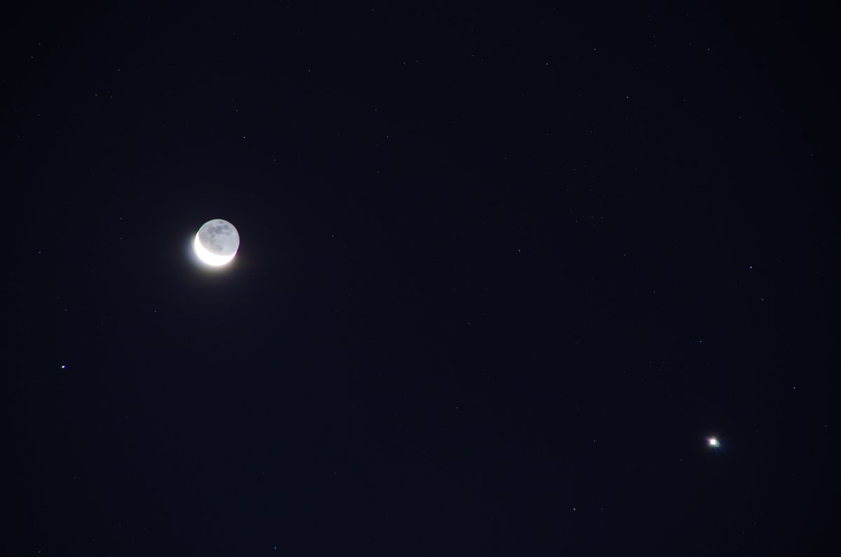 sinn_dk's tweet image. #月 #空ネット #アサソラ #おはよう
月齢:26.4
撮影:04:03~
1~2-月の近く右下の方に明るい #金星、少し離れた上の方に #プレアデス星団
3-月(#地球照)と金星
4-月(デジタルズーム込み85X)