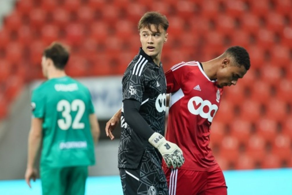 Tom Poitoux devrait être prêté sans OA au MVV Maastricht.

<a href="/LoicWoos/">Loïc Woos</a>