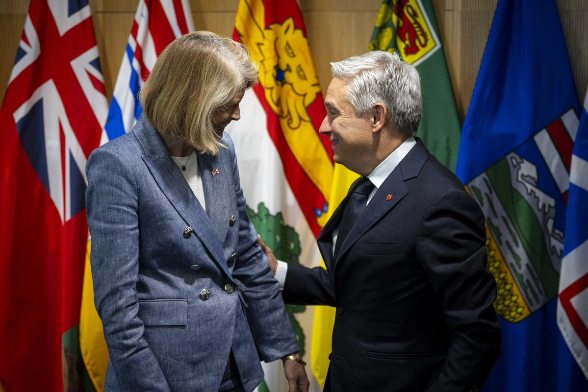 FP_Champagne's tweet image. Productive meeting today with a bipartisan delegation of U.S. Senators in Ottawa. We discussed our integrated supply chains, which support millions of jobs and businesses on both sides of the border. We remain focused on securing the best deal for Canadians