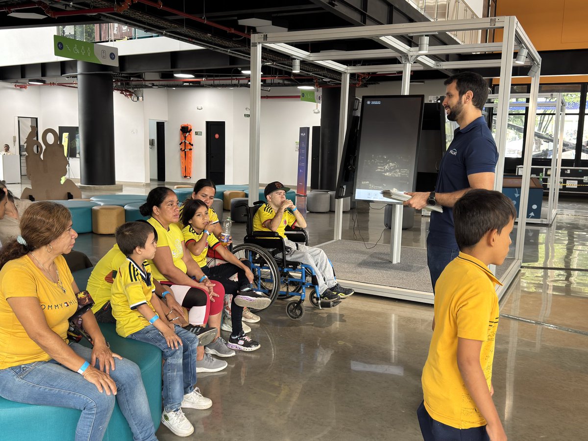 yawacali's tweet image. 💫 #TodosSomosYawa: 140 niños de zonas vulnerables de #Cali, se gozaron hoy nuestras instalaciones. Posaron en la Sala Chromakey y luego vieron proyectados sus videos en el Planetario🚀Más de 1050 niños aprenderán sobre nuevas tecnologías y vivirán una experiencia de otro mundo.