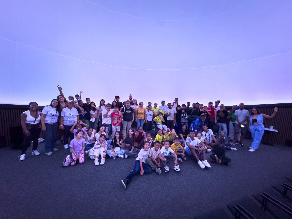 yawacali's tweet image. 💫 #TodosSomosYawa: 140 niños de zonas vulnerables de #Cali, se gozaron hoy nuestras instalaciones. Posaron en la Sala Chromakey y luego vieron proyectados sus videos en el Planetario🚀Más de 1050 niños aprenderán sobre nuevas tecnologías y vivirán una experiencia de otro mundo.