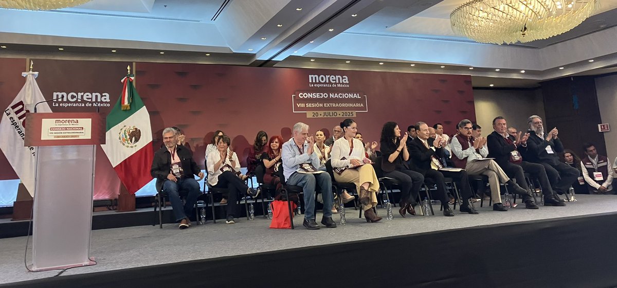 diazpol's tweet image. En el Consejo Nacional de Morena, con Tomás Pliego, Epigmenio Ibarra, Armando Bartra y Consuelo Sánchez. Los temas acordados implican un importante paso adelante del movimiento en materia de organización, participación y cercanía con el pueblo.
Nuestra presidenta de Morena,…