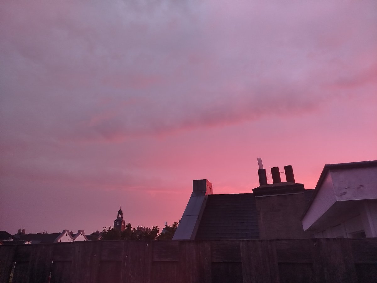 greenTetra_'s tweet image. Yeah I'd like to report a gay-ass double rainbow all the way across the sky at sunset type situation.